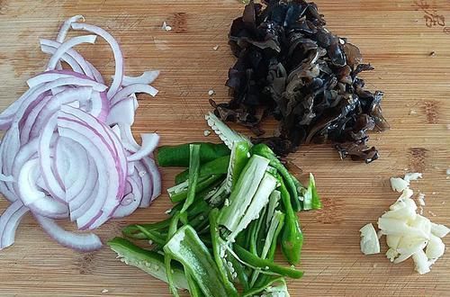  搭配|4种食材搭配一起吃，有荤有素营养又好吃，简单一炒香极了