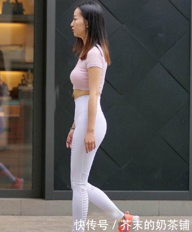 知性美|美女街拍:年轻漂亮的紧身打底裤美女,透露着女人的知性美!