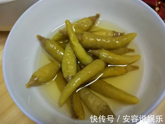 酸菜鱼用上这做法，鱼片滑嫩，酸菜爽口，食欲全开连汤都喝光