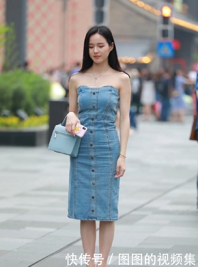 姑娘|这个季节姑娘想起了漂亮的夏装,展示出了开心的一面