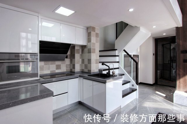 光影|110平复式现代风格,提升空间的“高级感”