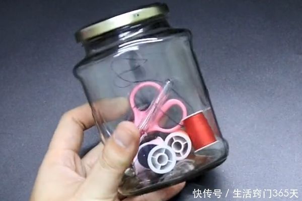 废弃玻璃瓶一个都别扔!留在家里特别“值钱”,一年能省不少钱!