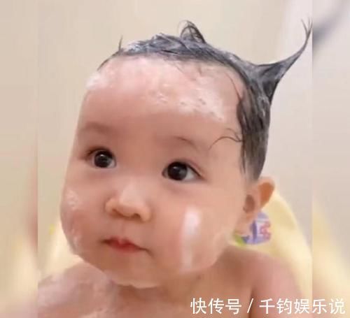 同款|萌娃洗澡时因头发变成“阿童木”同款火了,网友:简直不要太像!