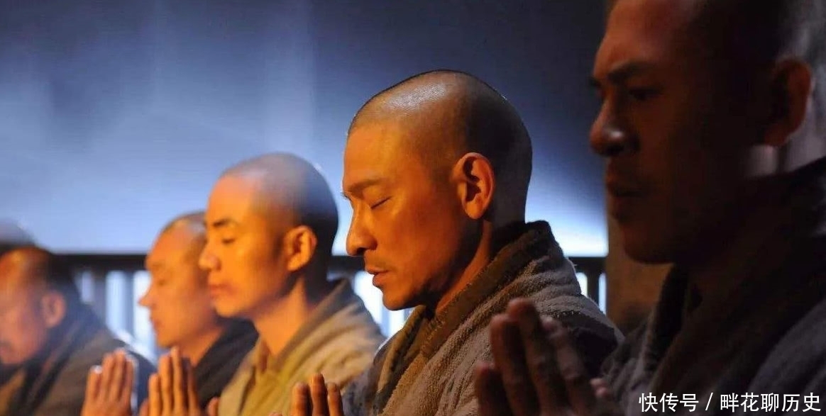 阿弥陀佛|和尚们经常念的“南无阿弥陀佛”指的是什么?翻译成汉语说的啥?