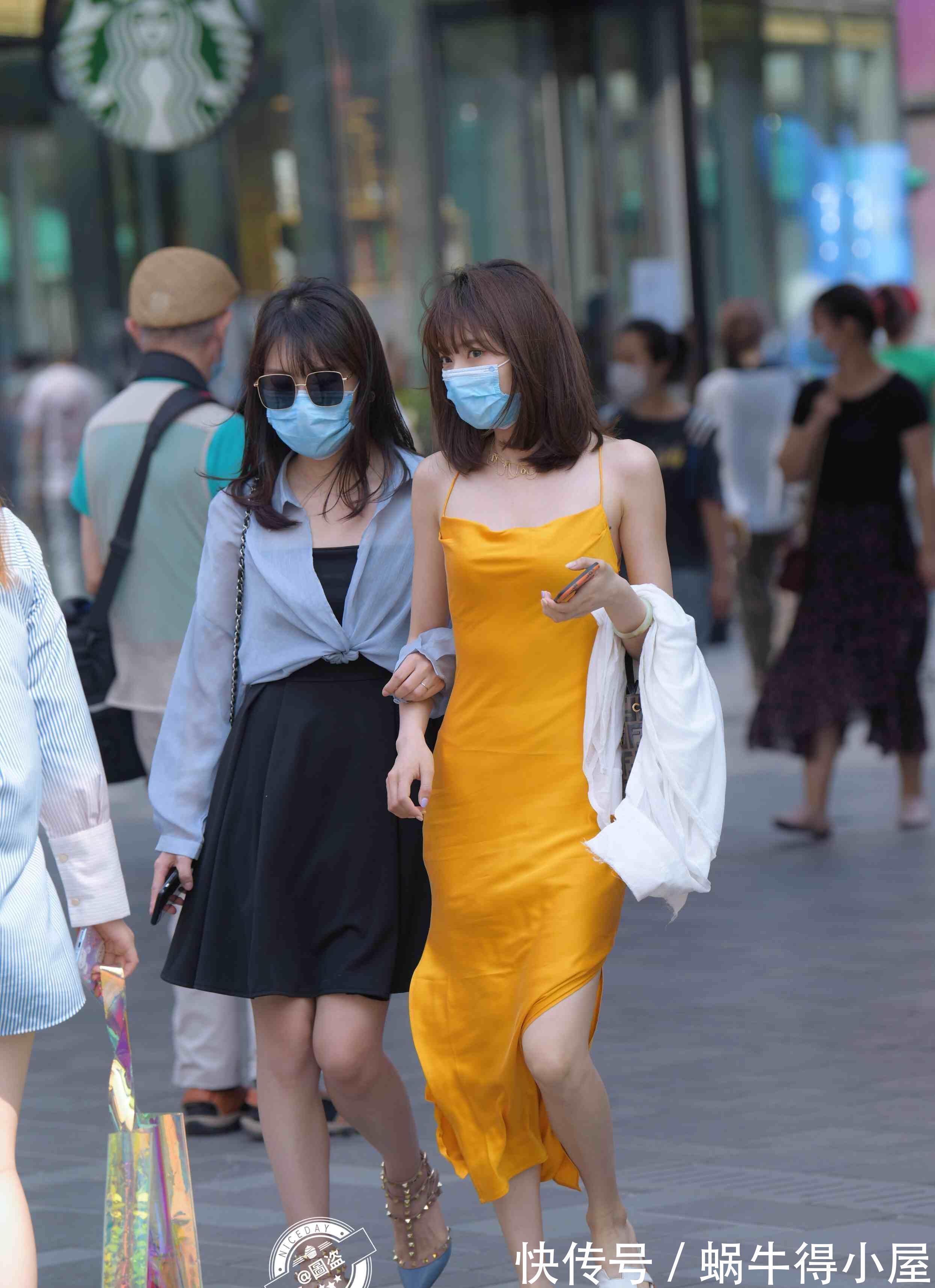 美感|连衣裙的穿搭示范，让造型美感升级，破洞款式