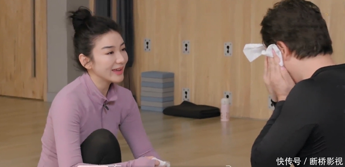 崔伟|黄奕带崔伟做“双人瑜伽”，男嘉宾心都乱了，但两人更适合做朋友