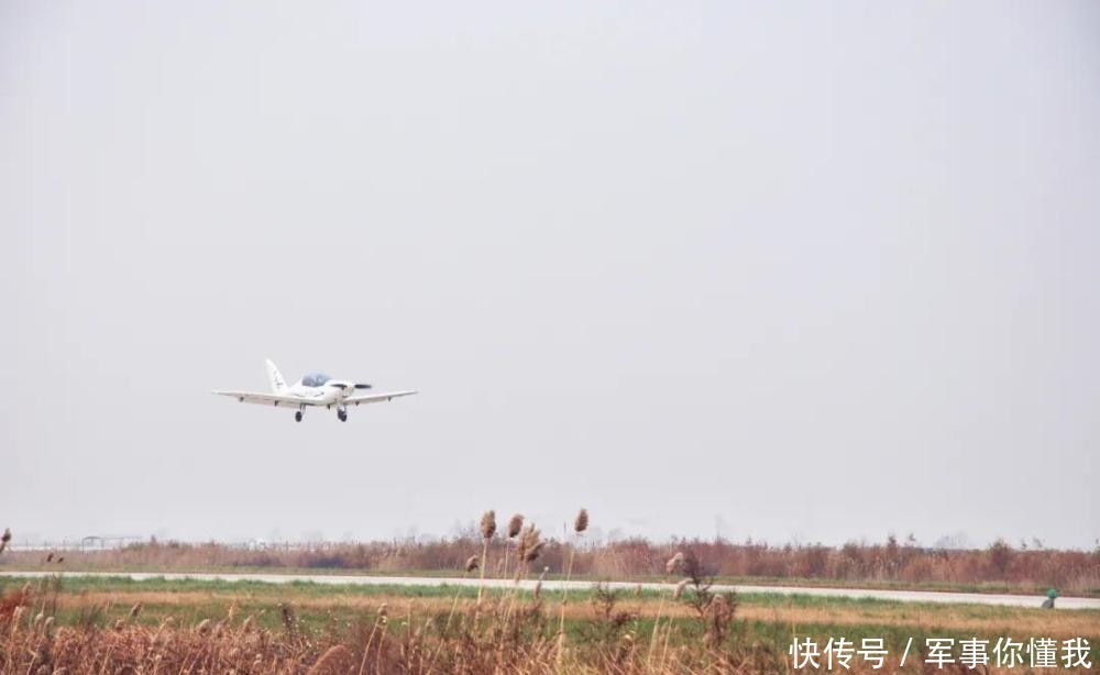 圆满成功|热烈祝贺鲨鱼飞机国内首飞圆满成功