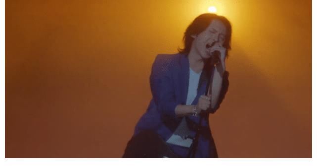 伴奏者|《哥哥》最新一期舞臺播出，霍尊被模糊處理，全程只有1只手出鏡