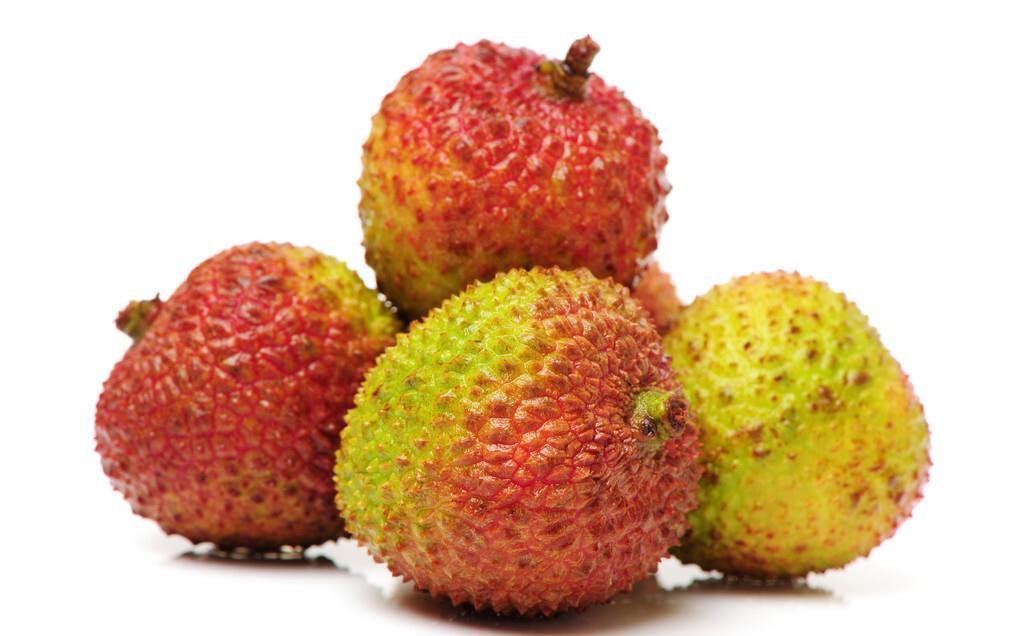 红皮|买荔枝时,选绿皮的还是红皮的?记住3个小妙招,荔枝更好吃