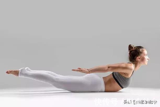 胸腔|背越练越薄！8个瑜伽动作每天练，帮你打造少女美背