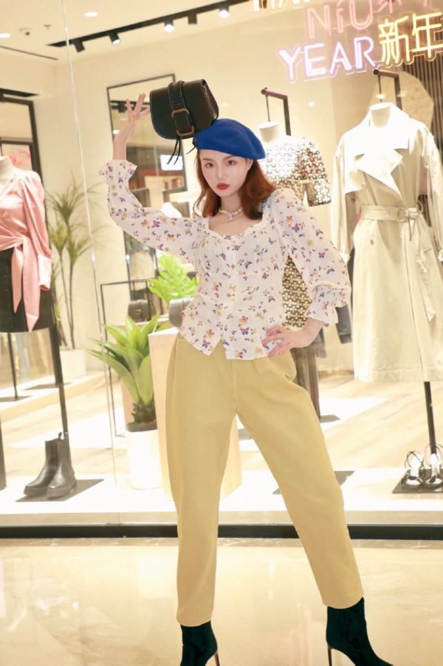 浪漫的碎花元素从不过时,想要穿得清新减龄,这些搭配思路要掌握