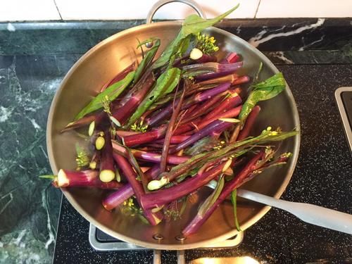 一道適合家人常吃的營養菜，老人吃不易得血管病，女人吃淡斑養顏