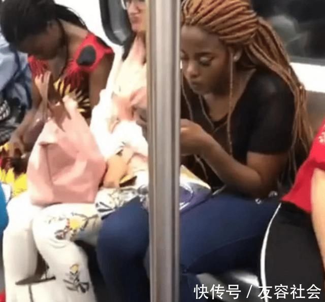 宝爸|在地铁上,宝宝直视一个人有15分钟,妈妈一看忍不住笑