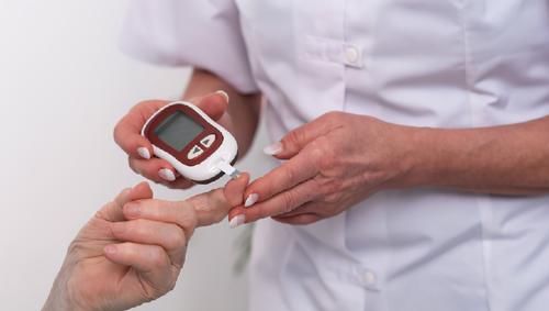 控制|50岁以上，糖尿病血糖控制多少才达标？医生：控糖目标根据指数定