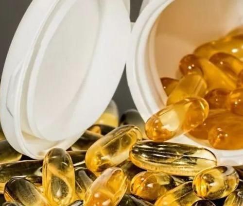 保护肝脏|肝不好，与吃大蒜有关？若想肝脏健康，医生建议：还是少碰这2物