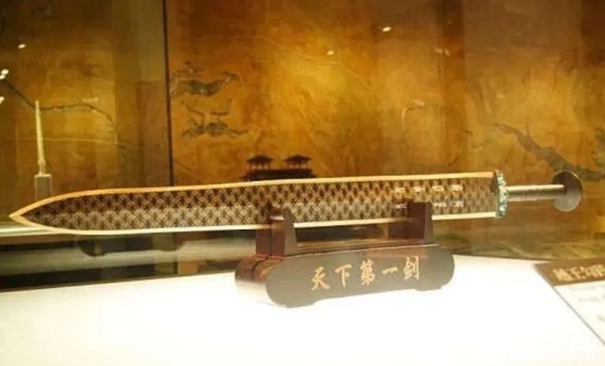 2500年未锈蚀的天下第一剑在新加坡参展时受伤，从此不再出国展览
