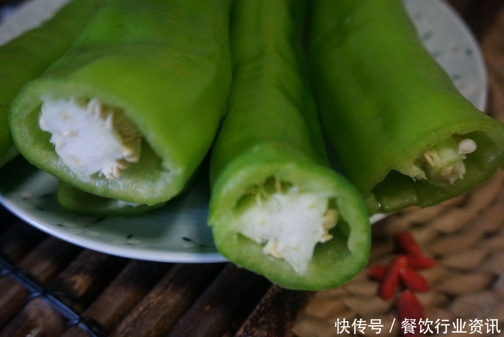 正宗|虎皮尖椒为什么做不好,第一步你就错了,我来教你正宗的做法!