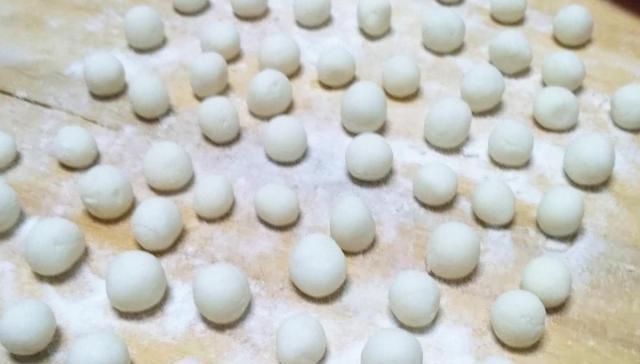  红豆糯米小|天冷糯米面就爱这样做，喝一碗，暖暖的很贴心