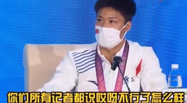谢震业|大哥范!苏炳添怒斥记者扯淡:贬低完我又说谢震业,台下掌声雷动