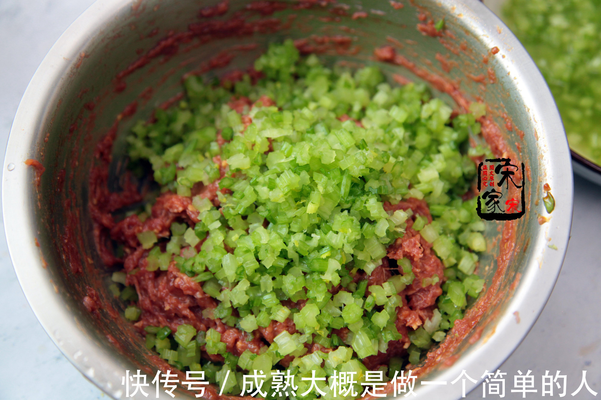 多汁又抱团的包子馅儿怎么调老厨师这做法太狠了,怪不得好吃!