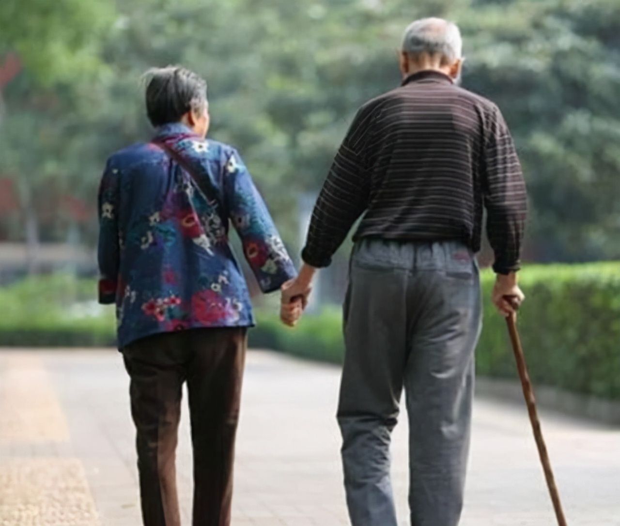 骨骼|运动是对抗衰老的双刃剑？老人运动应该注意什么？送你几条建议