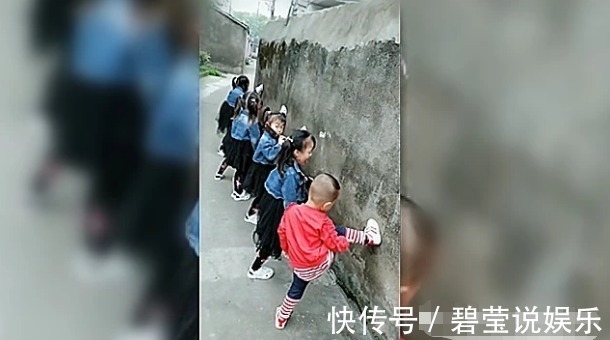 四胞胎|头胎生女儿,二胎4个女儿,三胎终于生了儿子,出门回头率老高了