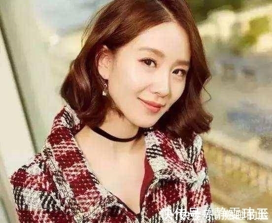 长直 奔四女人别留这3种“阿姨发型”，自我感觉时髦，其实又土又老气