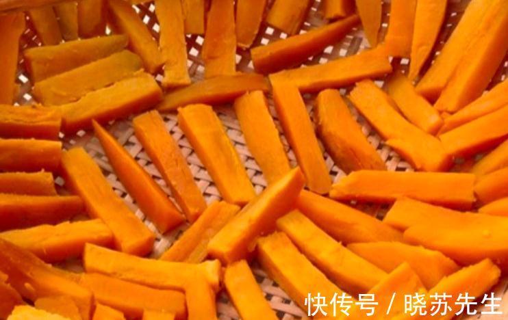 晒红薯干,牢记这2个小技巧,红薯干红润不干硬,香甜软糯