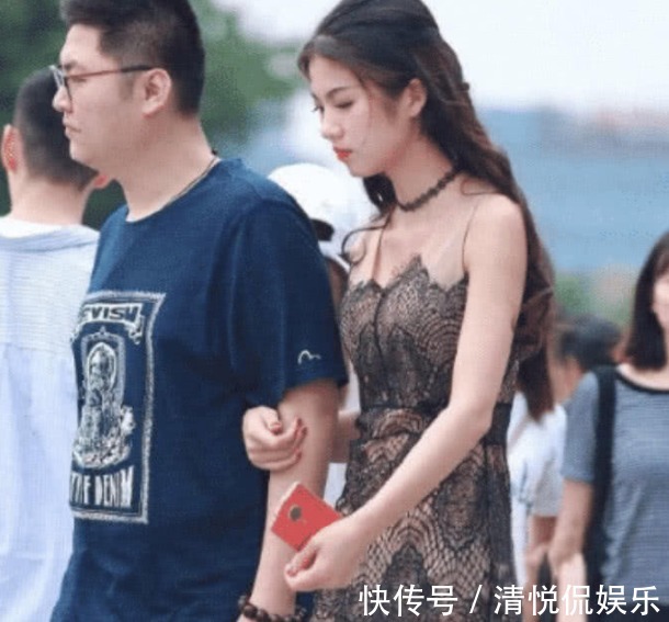 上辈子|上辈子得做多少善事，才能在街上牵着这样的美女