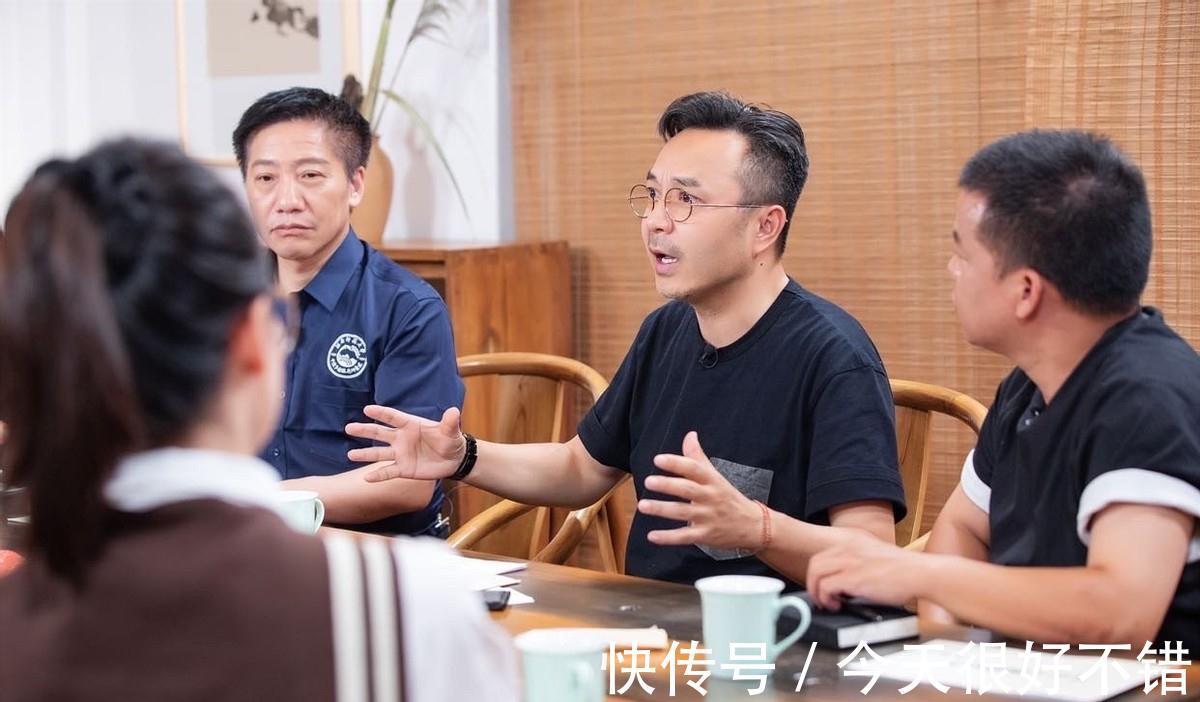 朱軍,終于在央視復(fù)出了,57歲精神煥發(fā)精神飽滿