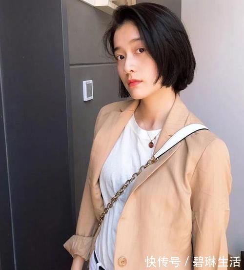 酒窝|还在剪“波波头”?别土了!现如今流行“酒窝短发”,可爱显脸小