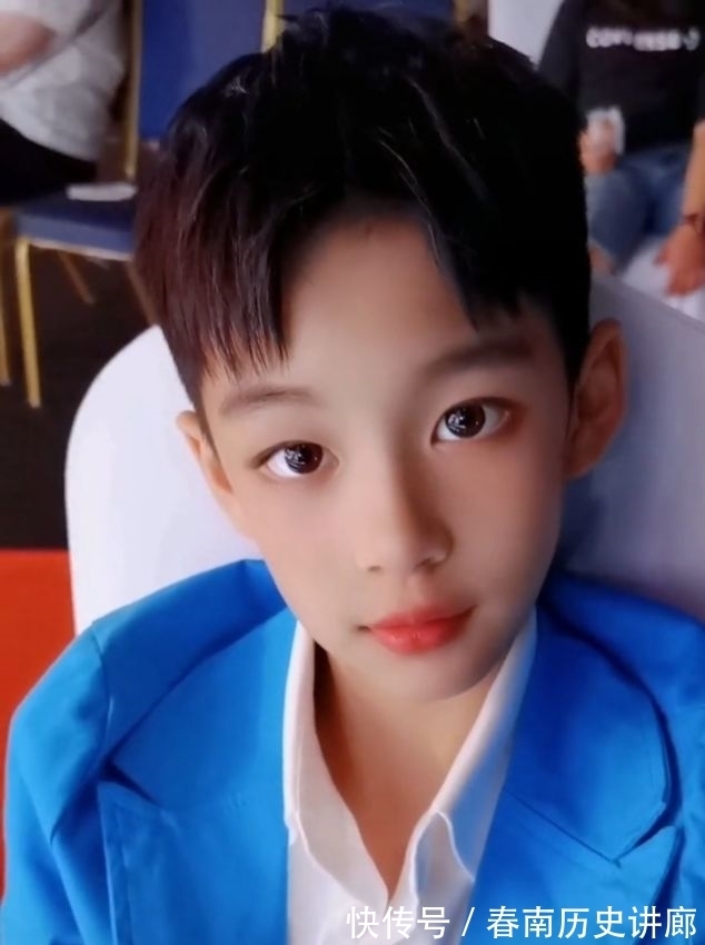 主持人|曹颖晒儿子当主持人的照片,长得眉清目秀,工作十几个小时强度高