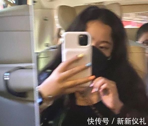 名牌|刘銮雄13岁长女晒奢侈品,名牌包用柜装,长相和爸爸如同复刻