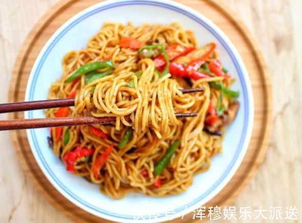 炒面也能在家做，鲜香入味又好吃，简单易学上手快