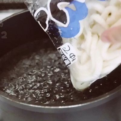 色拉油|牛肉盖浇乌冬面