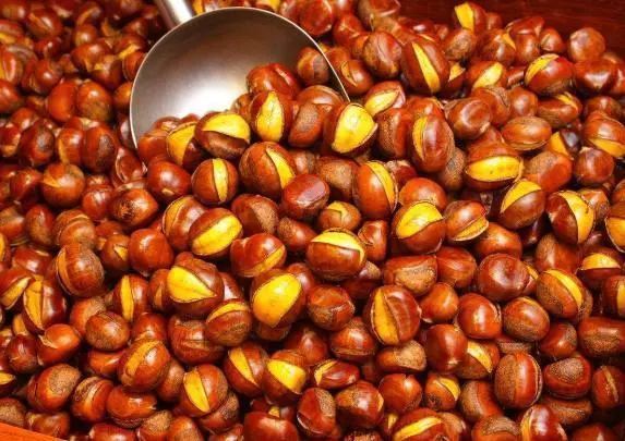 打嗝|他38岁,吃了一斤街边这种热门食物,吐血了。