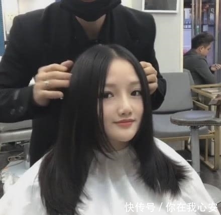 理发店|女孩去理发店,发型师拨开头发时,没忍住笑了