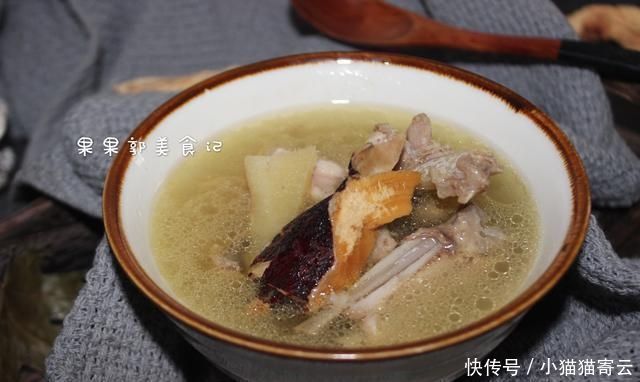 鸡肉|医生不会告诉你,它是天然健脾祛湿药,对湿气重有奇效,不懂亏了