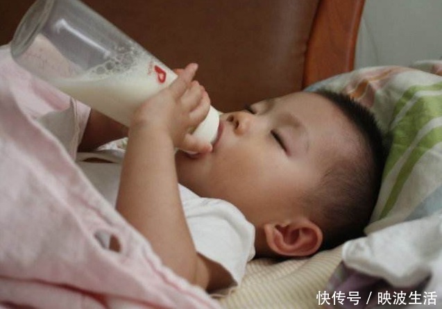 喂奶|宝宝夜里有这些情况，多半是身体发育进入“高峰期”，别忽视