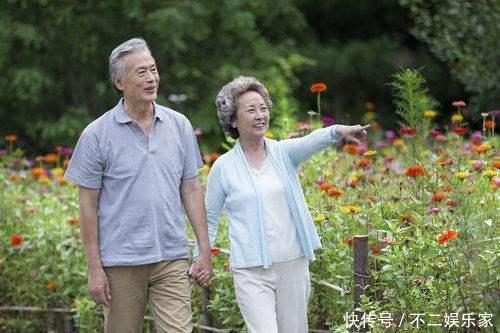 3种常见的“坚果”，家里老人没事抓一把吃，老