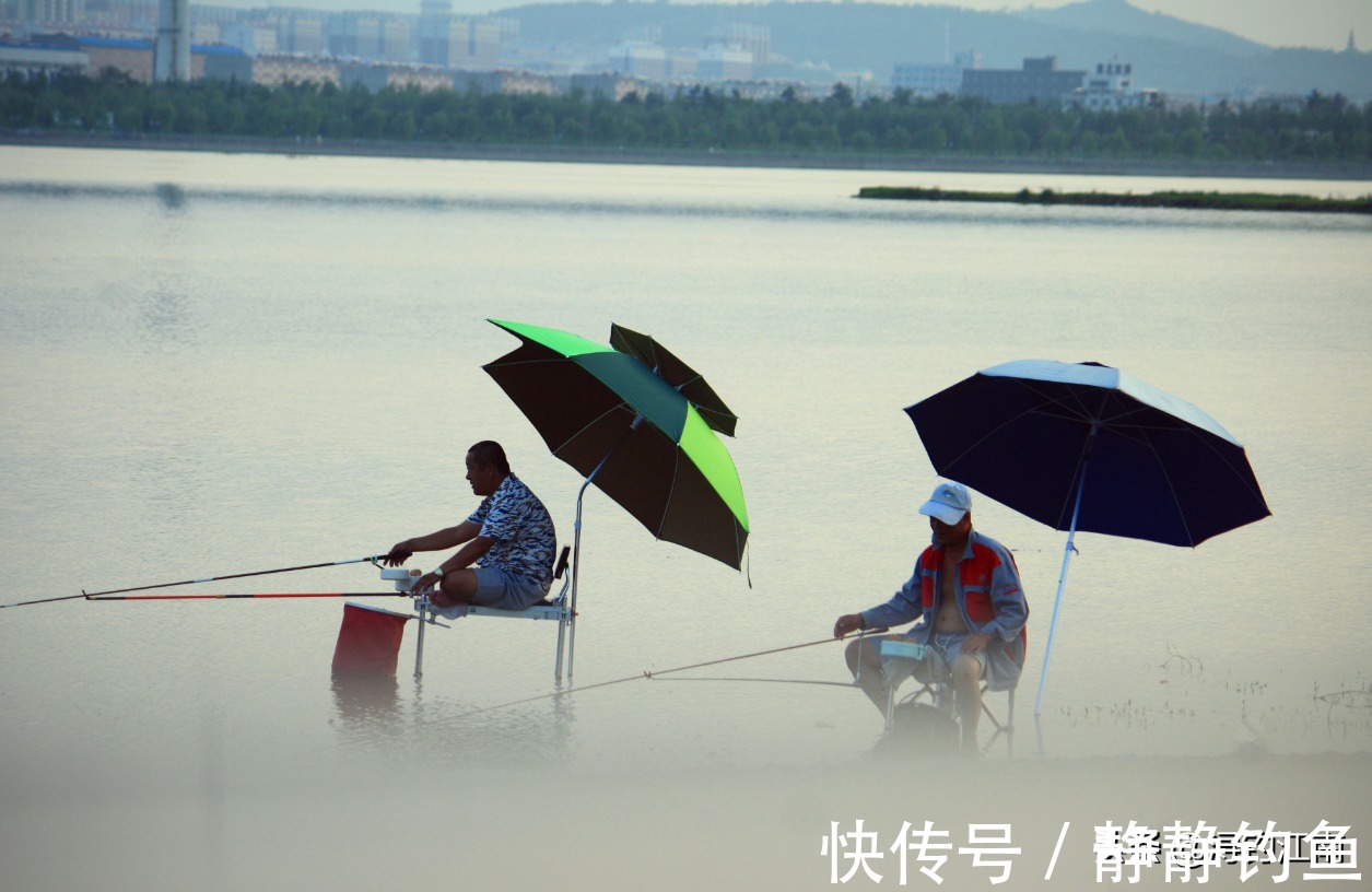 嫩玉米挂钩，再配合“带漂远投”的技巧，人群中“抢鱼”特容易