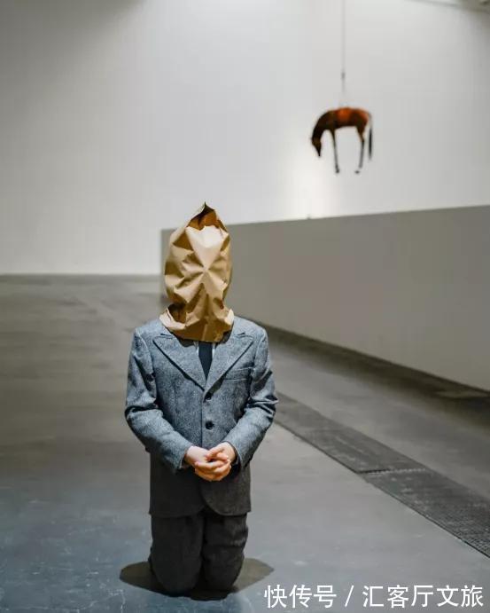 金马桶!三根香蕉卖到上百万?网友:这位国宝级艺术家太牛了!