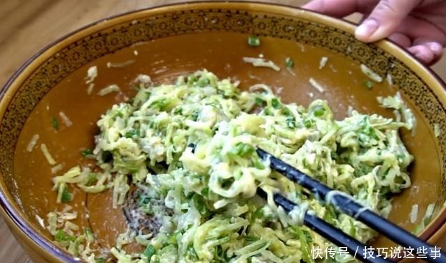 冬天萝卜和它一起煎,越煎越好吃,香味四溢又解馋,比肉饼还香