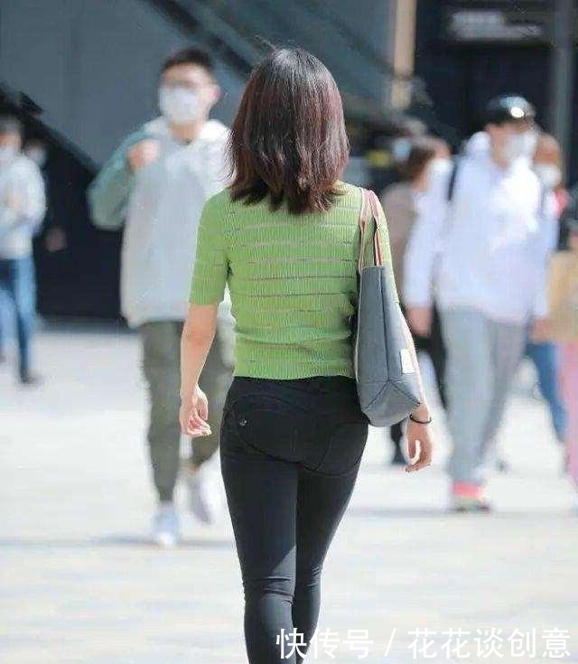 上半身|青色镂空半袖搭配黑色修身打底裤，修饰腿形，比较丰满