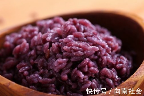 香蕉|医生提醒便秘者,早上可空腹吃“4物”,既排毒又能减掉大肚腩