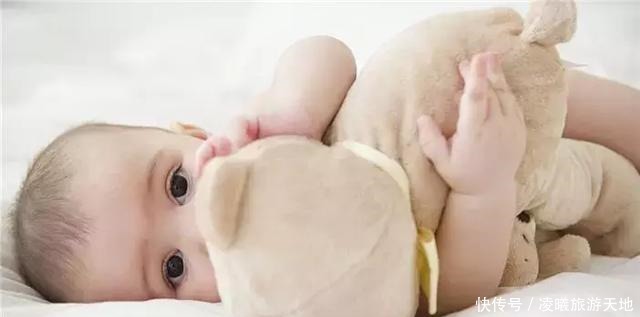宝宝睡觉时三个烦人的“怪癖”，却是爱妈妈的表现，你发现几个