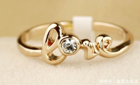 伤害性|翡翠知识详解:购买戒指除了材质和漂亮,还有一个更重要的因素!