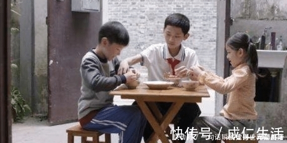 孩子|父母不在了,成家的姐姐不管我,没了父母后“亲姐弟不如远亲”