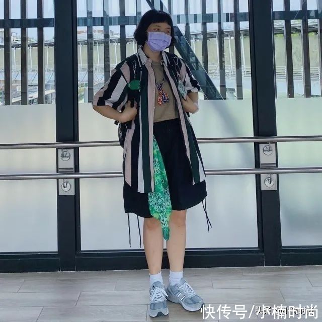 裙装|做个百变美少女！女生初秋运动鞋搭配造型推荐，舒适好看又时髦