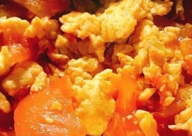 西红柿炒鸡蛋有秘诀，顺序不能再用错了，这样做，鸡蛋嫩滑又入味